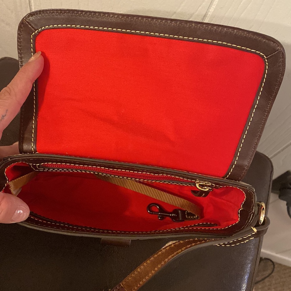 Like NEW Dooney & Bourke Crossbody Leather - Picture 2 of 8
